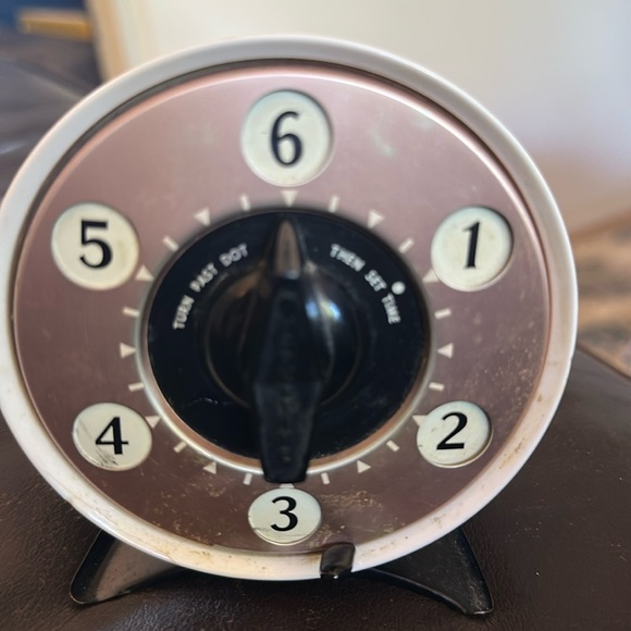 Vintage Mark Time Two Speed White with Gold Face Kitchen Timer - Picture 6 of 6